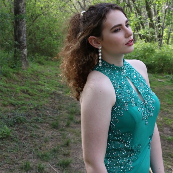 Beautiful Blue-Green Prom Dress - Picture 4 of 6
